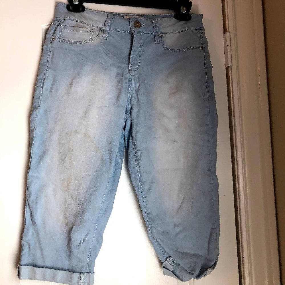 Light Wash 3/4 Shorts